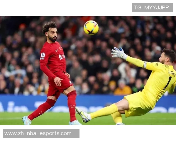 哈格里夫斯称姆伯莫技术能力被低估如同萨拉赫般出色 哈格里夫斯称姆伯莫技术能力被低估如同萨拉赫般出色